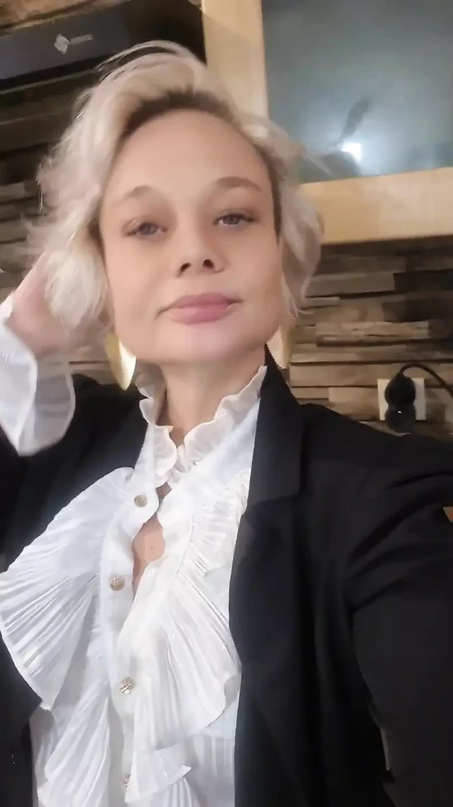 Seksi olduğumu düşünüyorsun hiç bir şey görmedin ben çok sürtük olgun Fransız kadınım