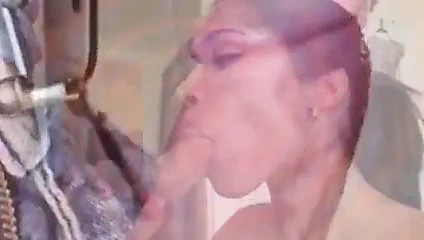 Kadın kılıklı sürtükler için