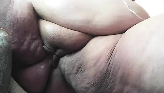 Büyük şişman amcığımla oynuyorum