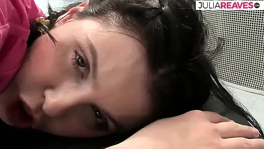 Kaltak parmaklanıyor ve sonra ağzına boşalıyor