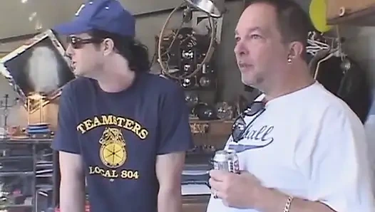 Klasik üçlü göt sikişi göt parmaklıyor büyük yarak emiyor