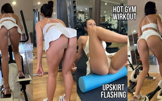 Ateşli spor salonu egzersizi ve mini etek teşhiri