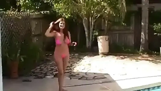 Sexxy Brandon: havuz eğlencesi: bölüm 1