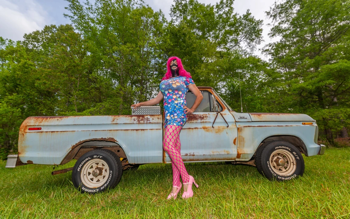 Dev sahte memeli travesti bts fotoğraf çekimi mastürbasyon