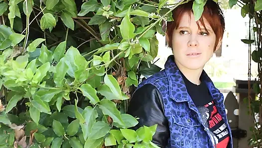 Seksi hatun sevgilisinin arkadaşını lezbiyen üçlü seks yapmaya davet etmeyi seviyor