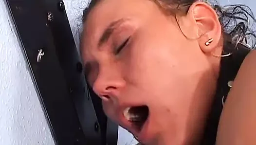 Bağlı Alman genç kız BDSM tatmini sonrası sert sikiliyor