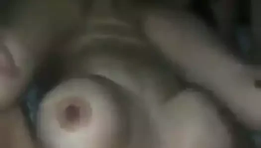 İlk defa yabancıyla mükemmel vücut karısını paylaşıyor