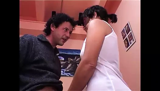 İtalyan birlikte götten ve amında iyi sikişiyor. Yala, sakso, memelere ve dile boşalma.