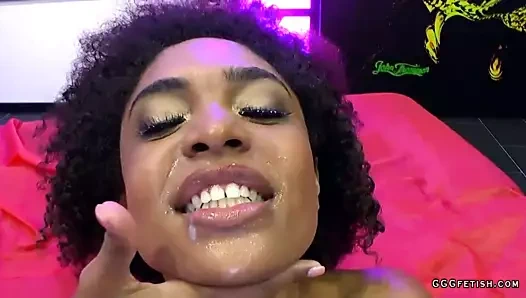 Siyah luna corazon alma beyaz musluklar ve cums