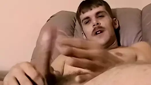 Seksi amatör jock kamçı dışarı onun büyük horoz için sıcak wanking