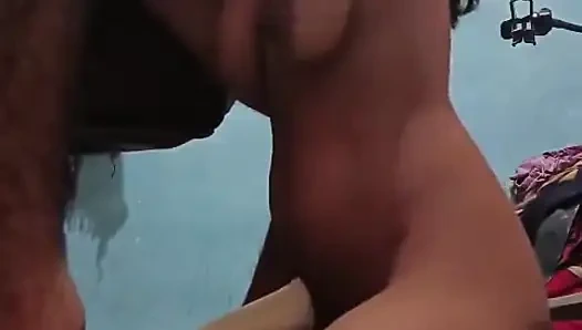 Hintli kadın yüzünü sikiyor gözleri bağlı elle bağlı sakso