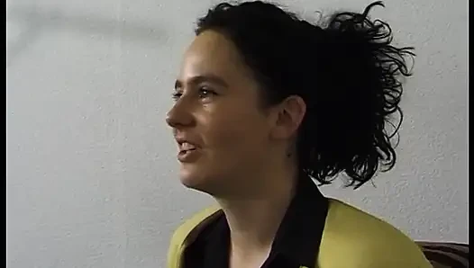 Büyük memeli esmer hatun oyuncu seçmelerinde sikiliyor