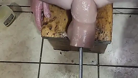 Sikiş makinemle iyi sikişiyor