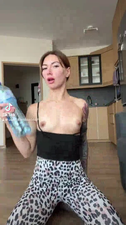 Vücudum şehvet ve güç tapınağı. Tap, benim dünyama katıl!