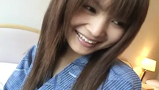 Büyük memeli Japon hatun tutkulu bir binişin tadını çıkarıyor