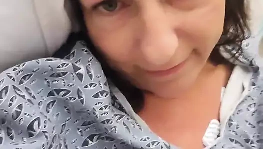 Orta yaşlı seksi kadının bir erkeğe ihtiyacı var