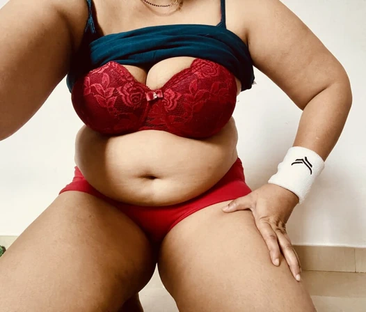 Üvey annenin doğal göğüsleri