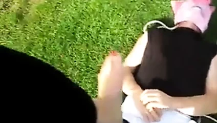 Amatör Alman sahibe köle domuzu taciz ediyor - dayak yiyor