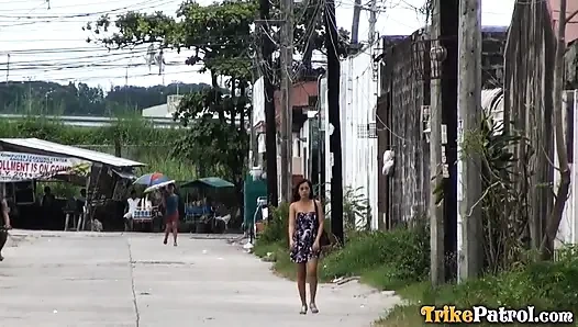 Sıkı pinay genç kız sikiliyor