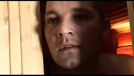 Alman olgun amcığını kazıyor