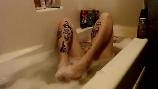 Uzun ayak parmakları ıslak büyük ayaklar