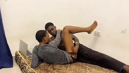 Yahooboy Kız Arkadaşını Sert Sikiyor