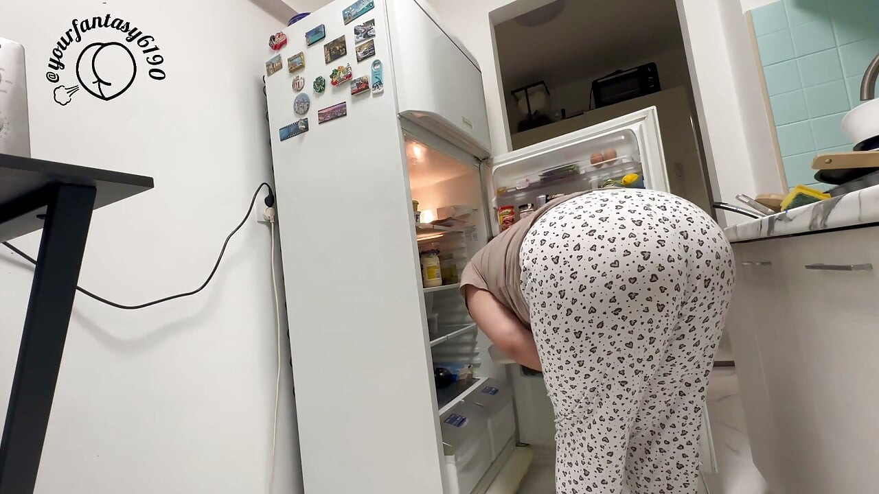 Buzdolabımı kokmuş osuruklarla dolduruyor