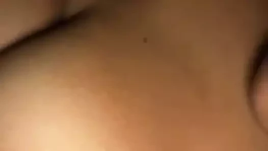 İzle beni bu büyük memelere tükürmek