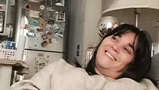 Üvey anne üvey oğluna meyve aromalı amcık suyu veriyor