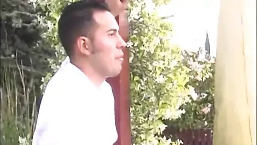Sakso ile klasik porno ve büyük bir yarakla sikiliyor