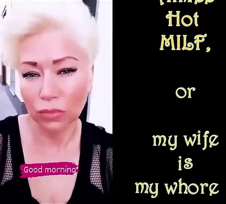 Olgun bir sürtüğün mor saçlı amının ve sürtük vücudunun diğer bölümlerinin çok yakın çekimleri