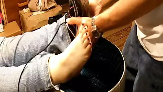 Shelly'nin ayakkabılarını çıkarmak