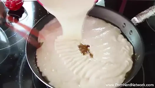 İki muhteşem lezbiyen hatun amlarını öpüyor ve yalıyor