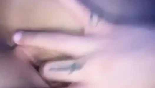 İskoç gotik genç kız oyuncağı daha derine doğru iterken inlemeyi bırakamıyor