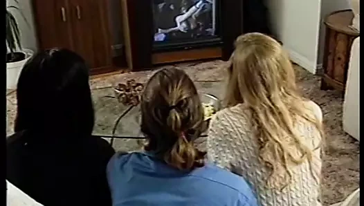 Büyük memeli sarışın kötü adam tarafından zindanda hakimdir