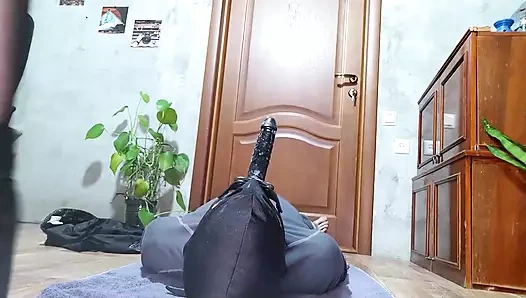 Seksi çoraplı olgun yüzümü sikiyor