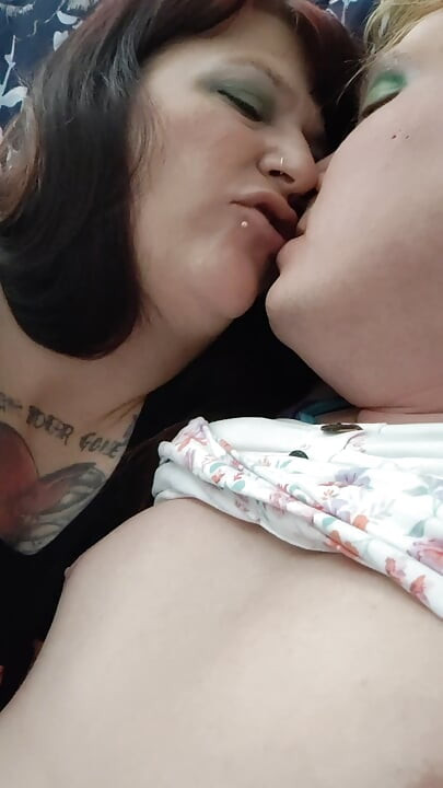 Seksi cis karısıyla döl takası ve sıkı amcığını sikiyor