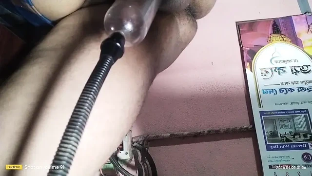 Anüs içindeki oyuncaklar ve peny te g'de pompalıyor