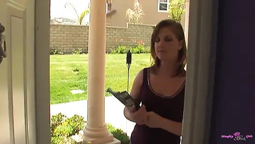 Güzel sarışın megon büyük miktarda döl almak için sıkı amını açıyor.