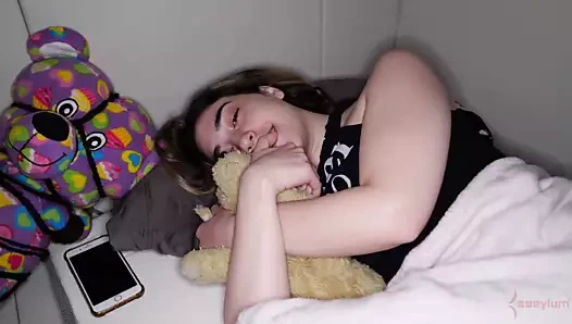 Sığınmacı genç kız güçlü egemenliğine boyun eğiyor