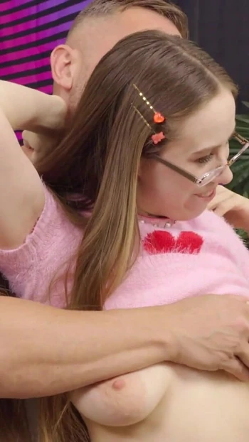 Мощный момент из "Грудастая ботаничка Jackie Hoff позволяет большому члену разрушить ее задницу грубо!"