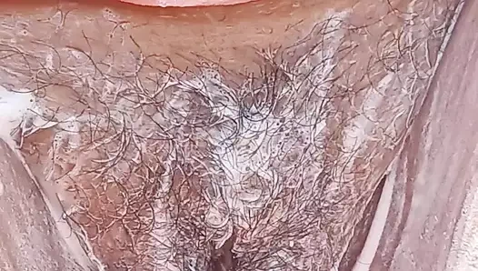 Seema yenge açık havada banyo yapıyor - nüdist