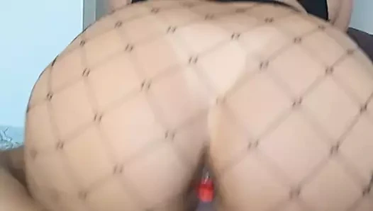 Büyük göt küçük bir penisi yutuyor