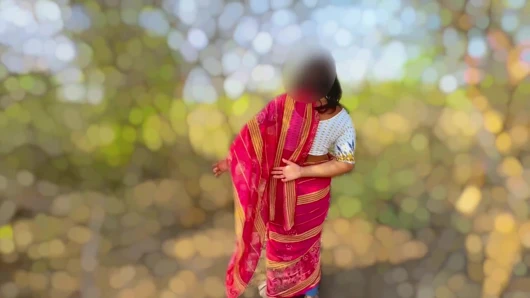 Hintli desi köylü kız açık havada sikişiyor viral mms videosu, sıkı amcık sikişi xxx video