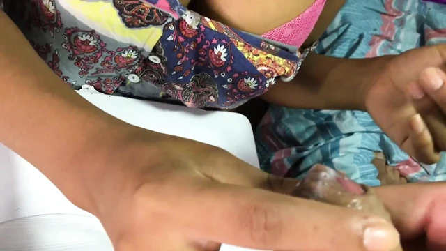 Üvey kız dölle çikolata yiyor