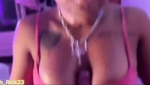 Yaramaz kız bana güzel bir sakso çekti