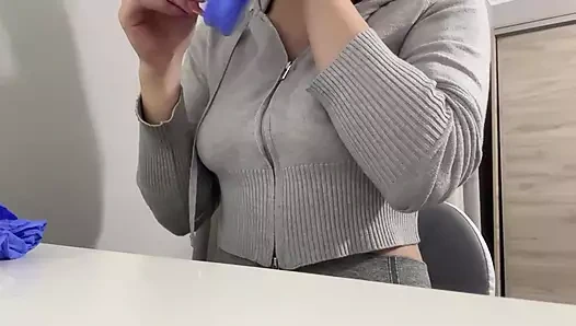 Yarağı tıbbi eldivenle muayene ediyorum 2