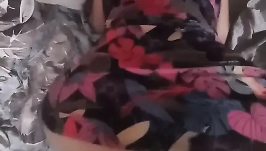 Ev sahibinin üvey kızı odama giriyor