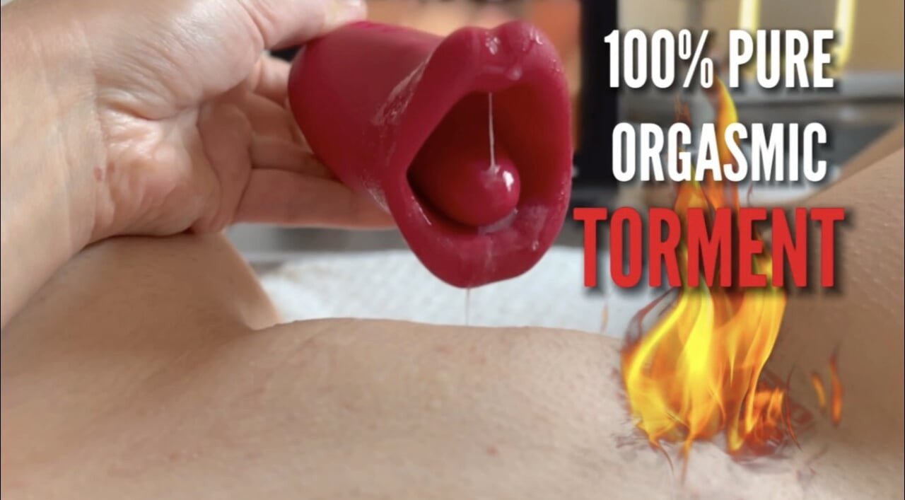Genç kız mastürbasyon yapıyor ve sonuna kadar porno izliyor