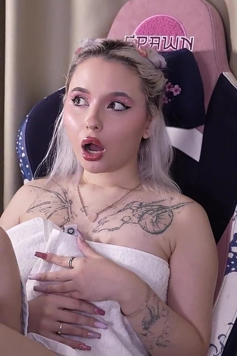 Bir arkadaşımın kız arkadaşıyla o uzaktayken onunla yattım